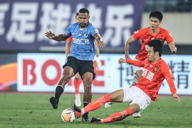 天空体育：沙特俱乐部有意巴萨36岁老将莱万